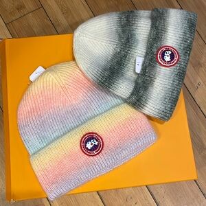 NWT  Unique  grey and white ombre Fitted hat